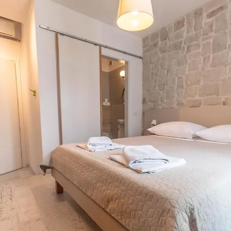 Guest house L&B City Center Studios Apartments 3*