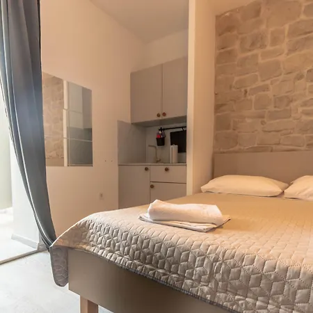 Studio Apartments - Pula City Center Pensjonat 3*