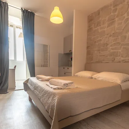 Studio Apartments - Pula City Center 3* 普拉