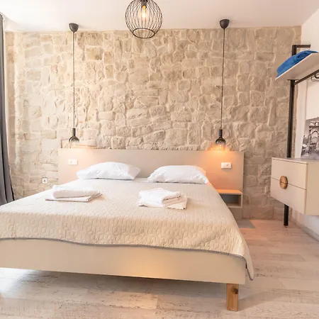 Center Pensión Pula