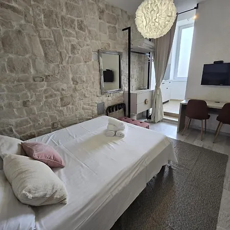Studio Apartments - Pula City Center 3*