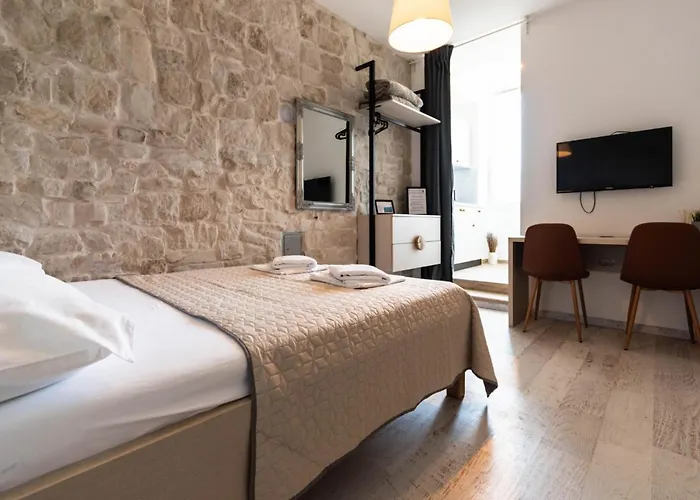 Guest house Center Studios Apartments Pula 3*