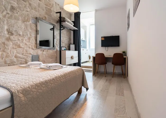 Center Studios Apartments Pula Guest house