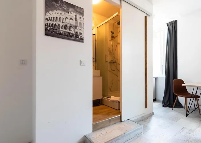 Guest house Center Studios Apartments Pula Pula