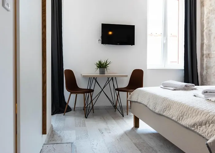 Guest house Center Studios Apartments Pula Pula