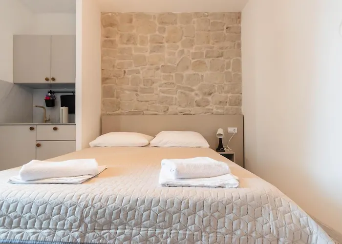 Guest house Center Studios Apartments Pula Pula