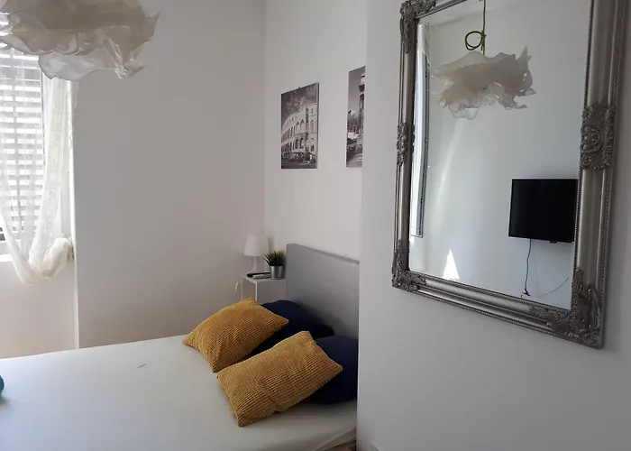 Guest house Center Studios Apartments Pula Pula